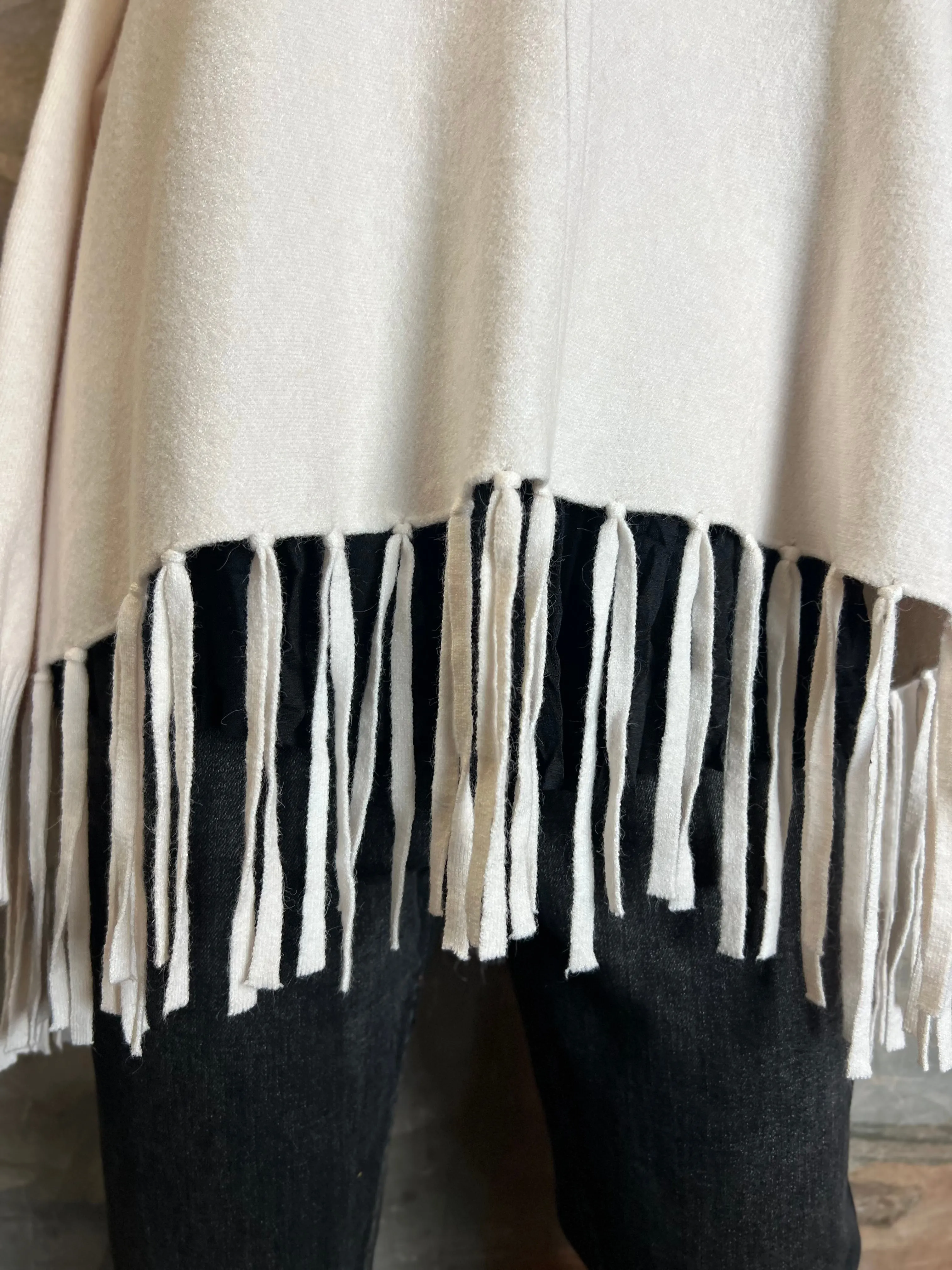 10212 Classic Sweater w/Fringes-Cream