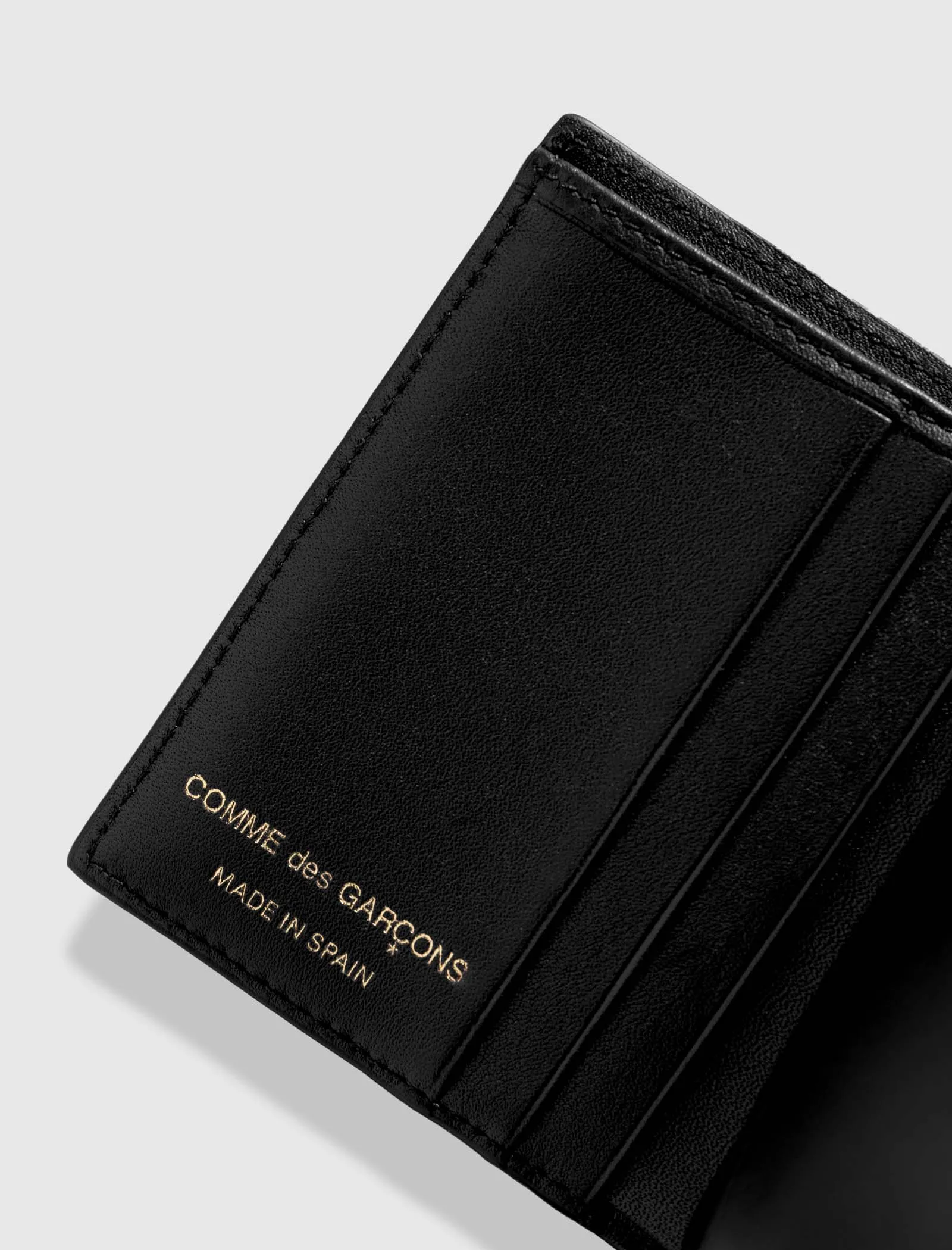 EMBOSSED ZIP WALLET